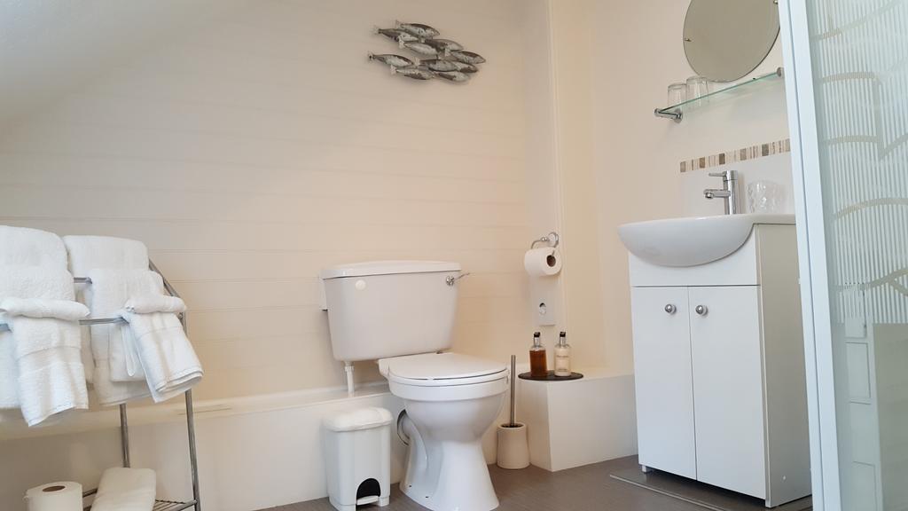 Schooner Point Guest House Лоо Екстер'єр фото